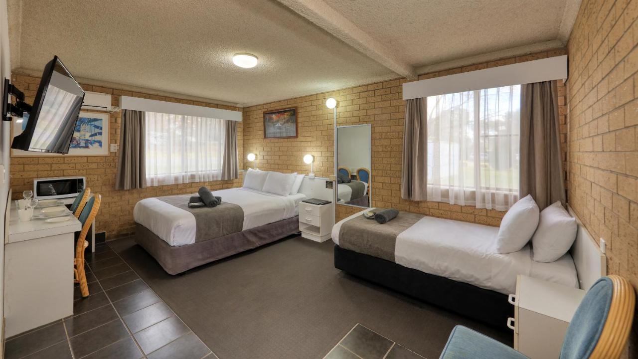 Hamilton Hume Motor Inn แยส ภายนอก รูปภาพ