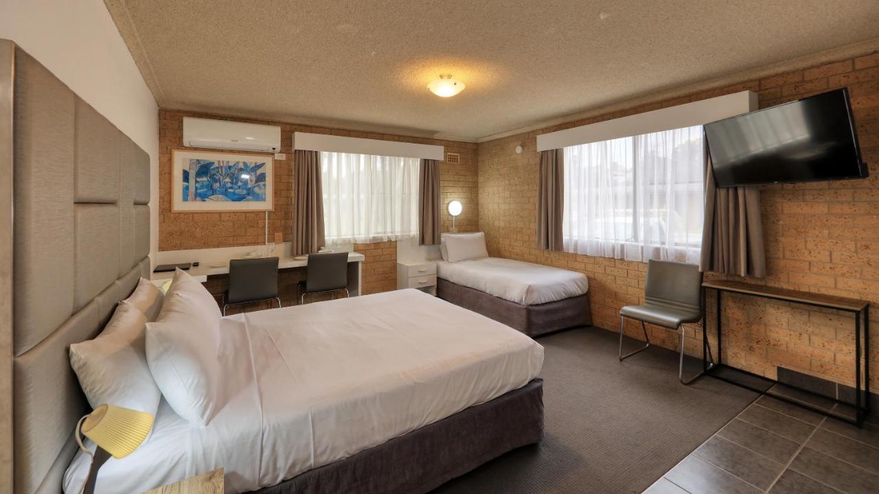 Hamilton Hume Motor Inn แยส ภายนอก รูปภาพ