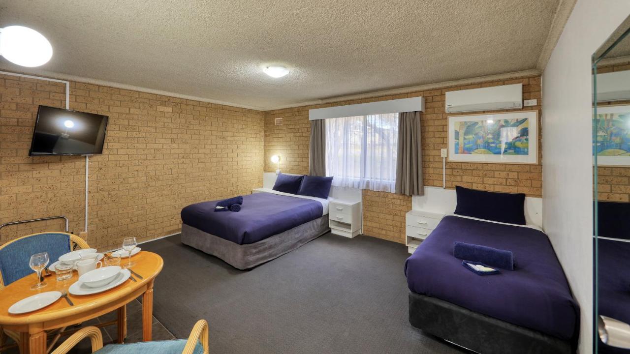 Hamilton Hume Motor Inn แยส ภายนอก รูปภาพ